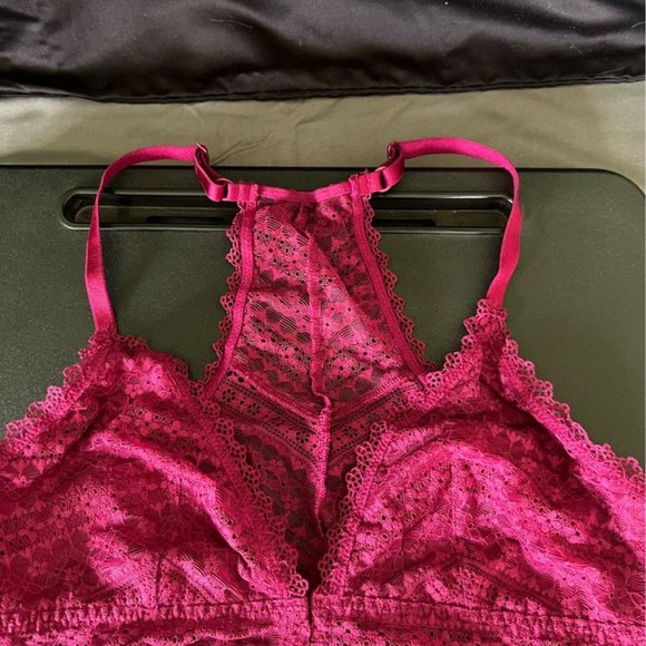 GUC WOMAN'S FRONT HOOKING SUPER CUTE LACEY MAROON BRALETTE BY VICTORIA SECRET - Picture 4 of 8